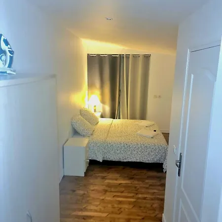 Holiday home Maison Jardin&terrasse 15min De Paris Houilles