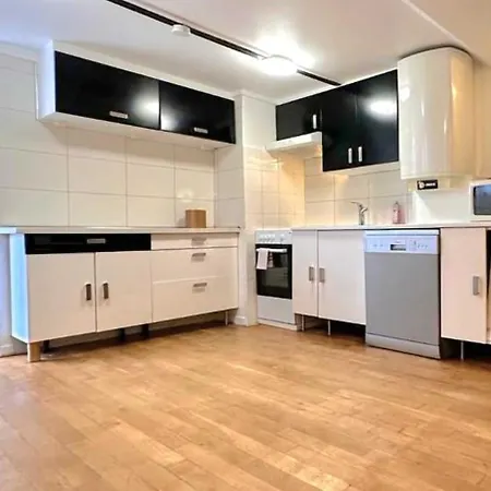 Holiday home Maison Jardin&terrasse 15min De Paris