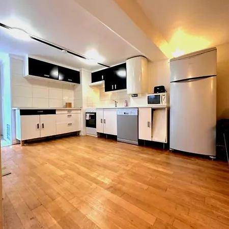 Holiday home Maison Jardin&terrasse 15min De Paris