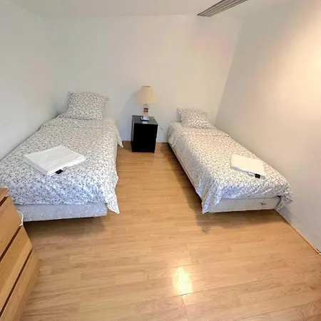 Holiday home Maison Jardin&terrasse 15min De Paris